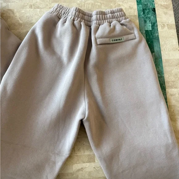 Women’s Comfrt Tan mauve Sweatshirt and Sweatpants Set - Picture 4 of 5